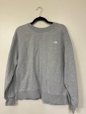 The North Face women’s Classic Crewneck Sweatshirt - Grey